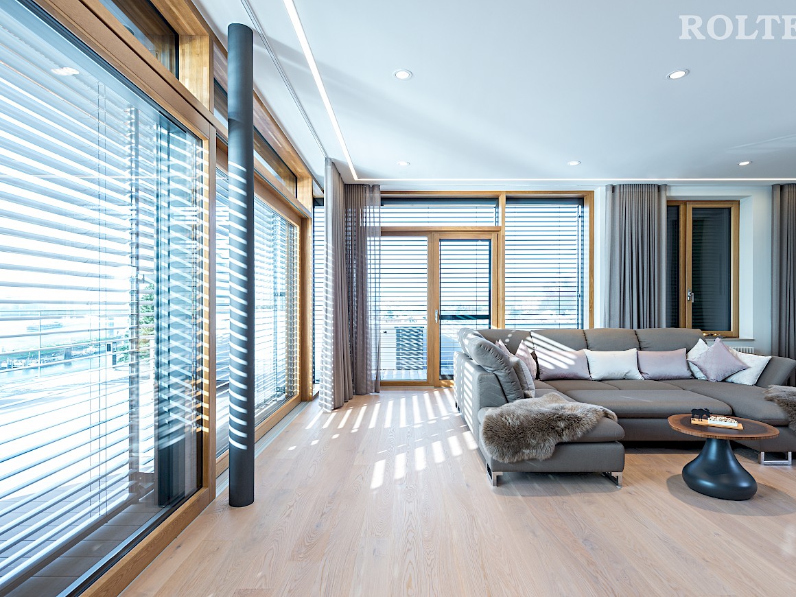 Cleaning Exterior Venetian Blinds Made Easy: A Guide and Practical Tips